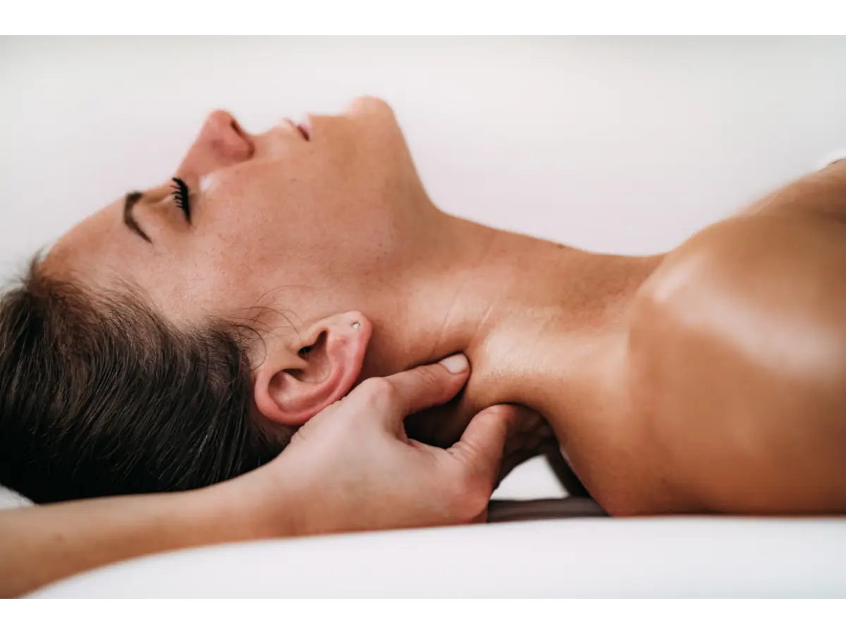 sports massage for headaches, neck and shoulder pain and stiffness